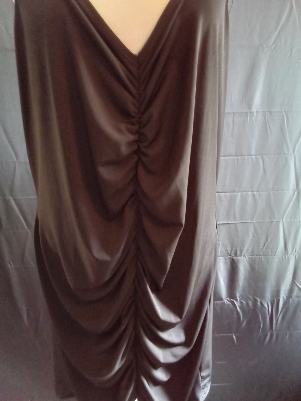 Discreet Black Slip Dress with Gold Chain‎ Straps - Picture 6 of 7